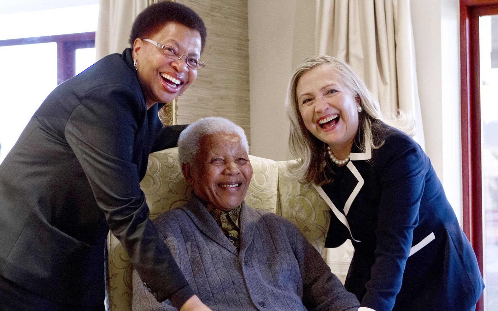 US Secretary of State Hillary Clinton poses with Nelson Mandela and his wife Graca Machel at his home in Qunu. (AFP)