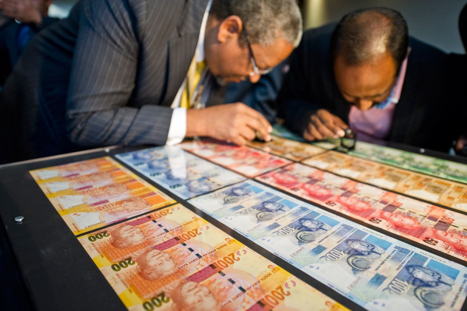 The South African Reserve Bank says new bank notes featuring the face of former president Nelson Mandela will enter circulation on November 6. (Gallo)