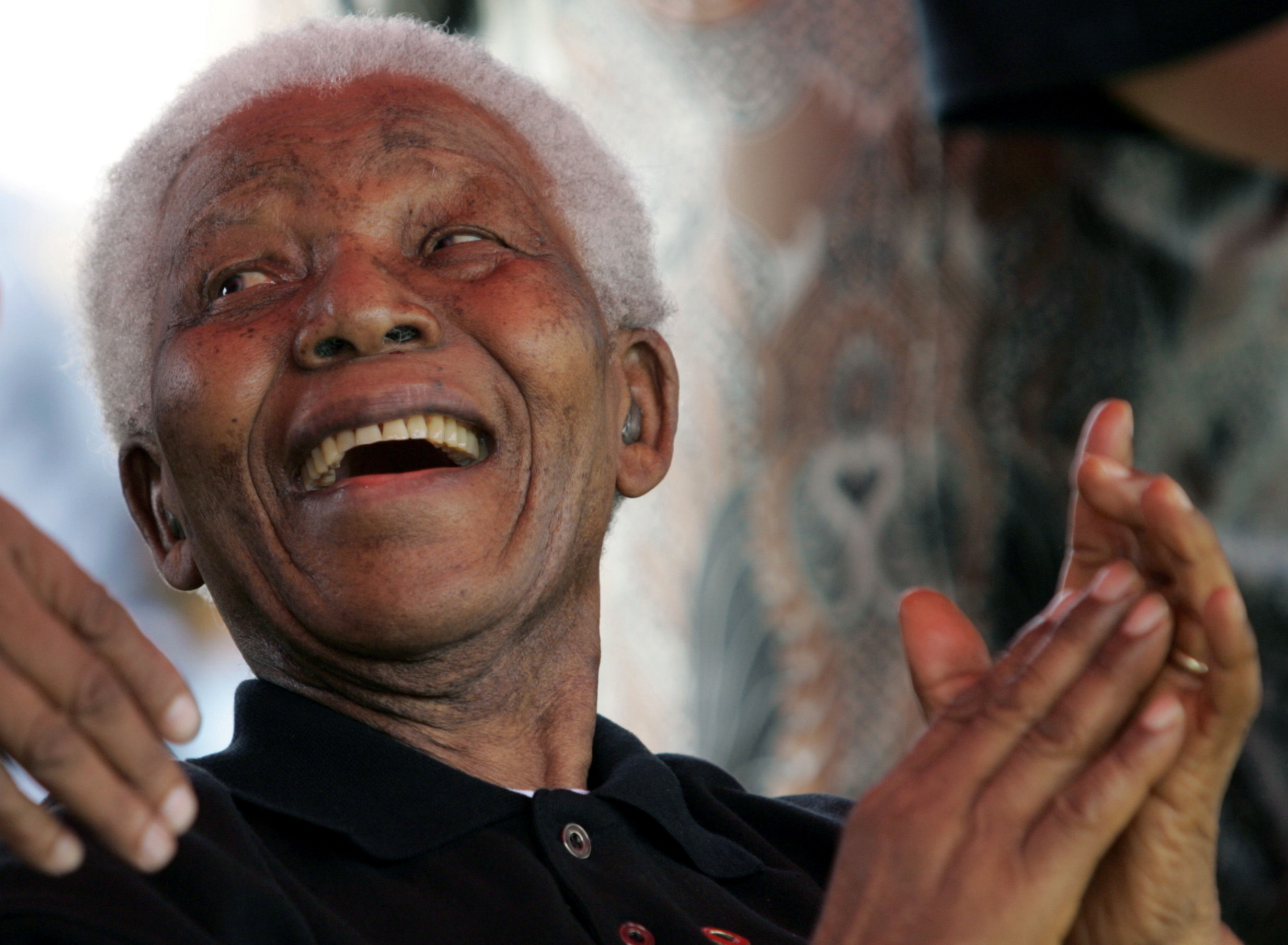 Nelson Mandela remains conscious in hospital after he was re-admitted due to a lung infection, says the presidency. (Gallo)